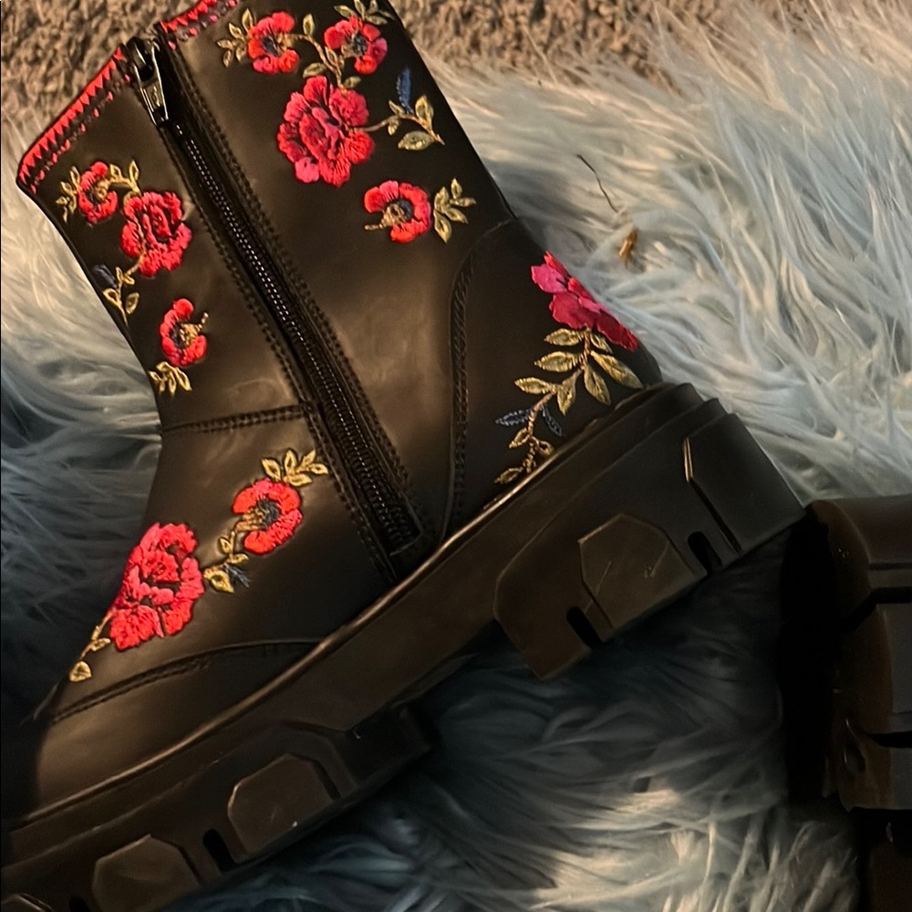 New FARM Rio Black and Red Combat Boots with Floral Embroidery NWOT - Picture 8 of 16